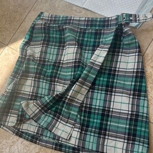 Chic Plaid A-Line Skirt in Green and White